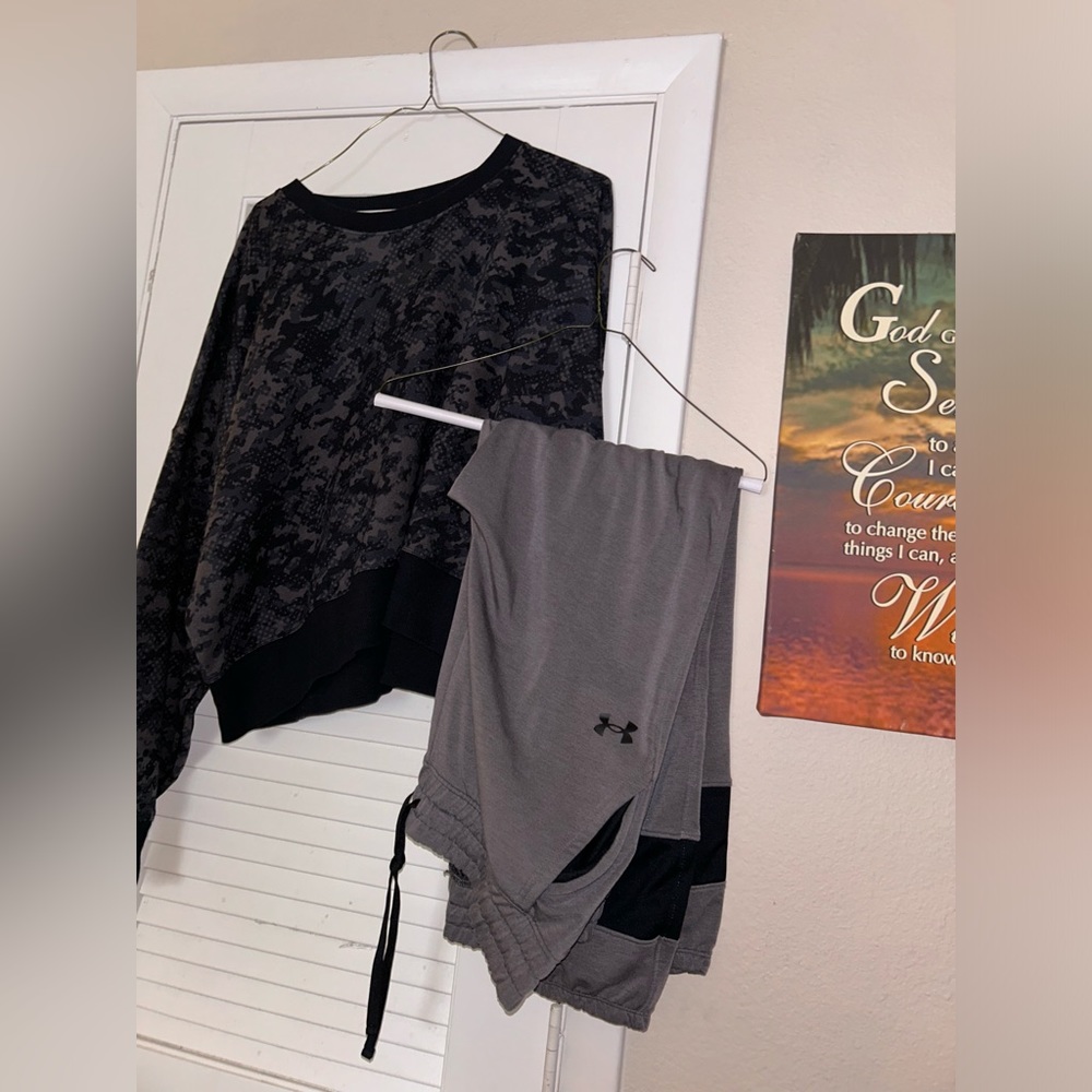 Under armor 2 peice. - Picture 9 of 9